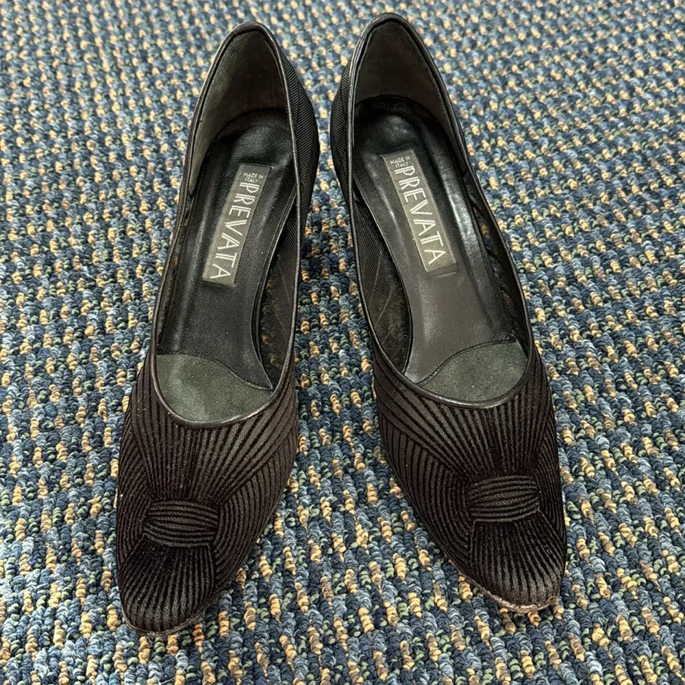 Prevata velvet and mesh 2 inch heels in black. VGUC. Size 7.5